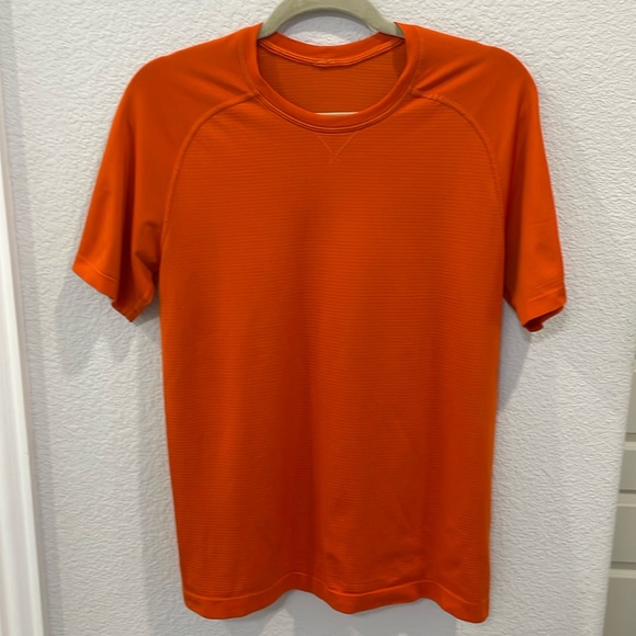 Lululemon‎ T Orange S - Picture 1 of 4